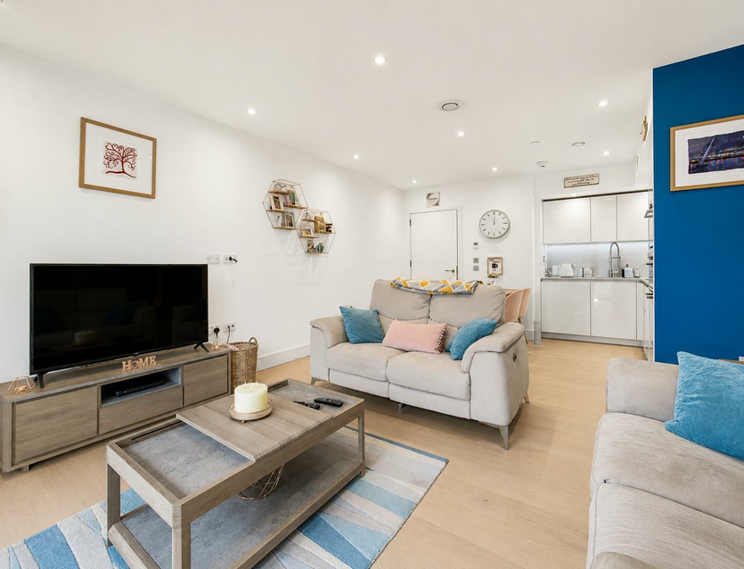 Flat Tavistock Road in Greater London