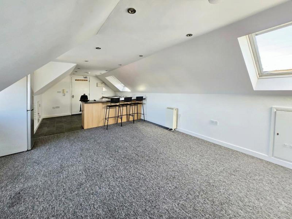 Flat Portview Road in Bristol