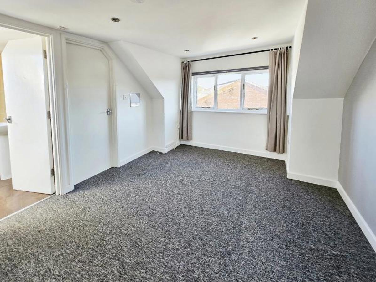 Flat Portview Road in Bristol