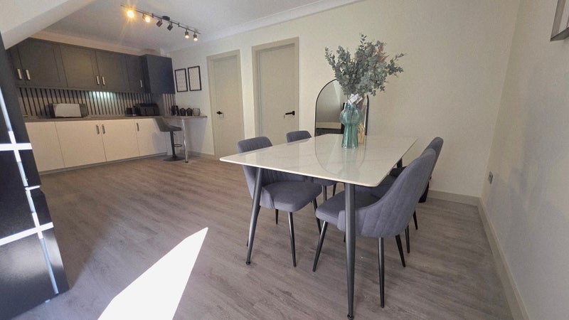 Room Forest Drive in Greater London