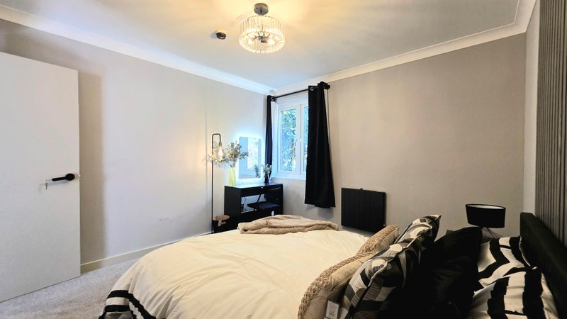 Room Forest Drive in Greater London