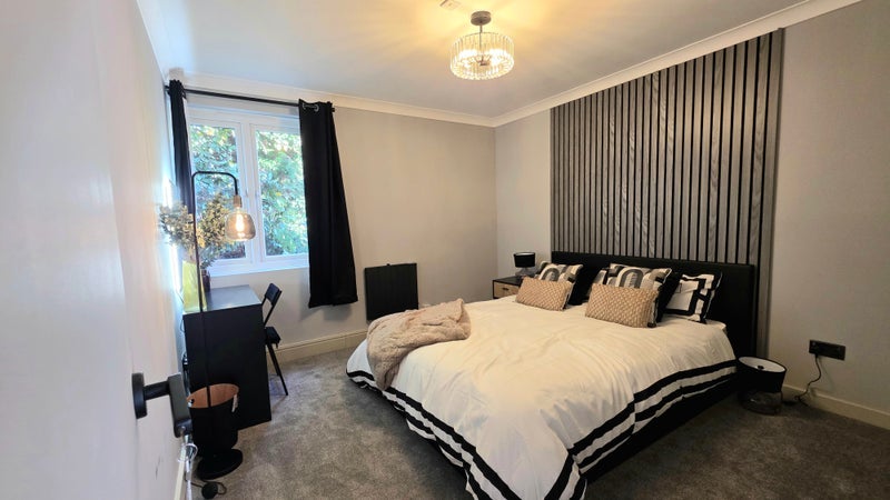 Room Forest Drive in Greater London