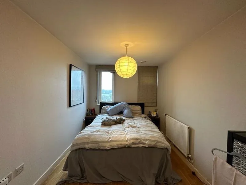 Flat Hayling Way in Greater London