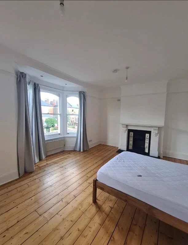 Room Dalmore Road in Greater London