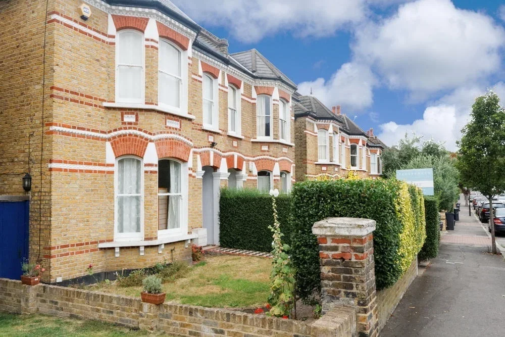 Room Dalmore Road in Greater London