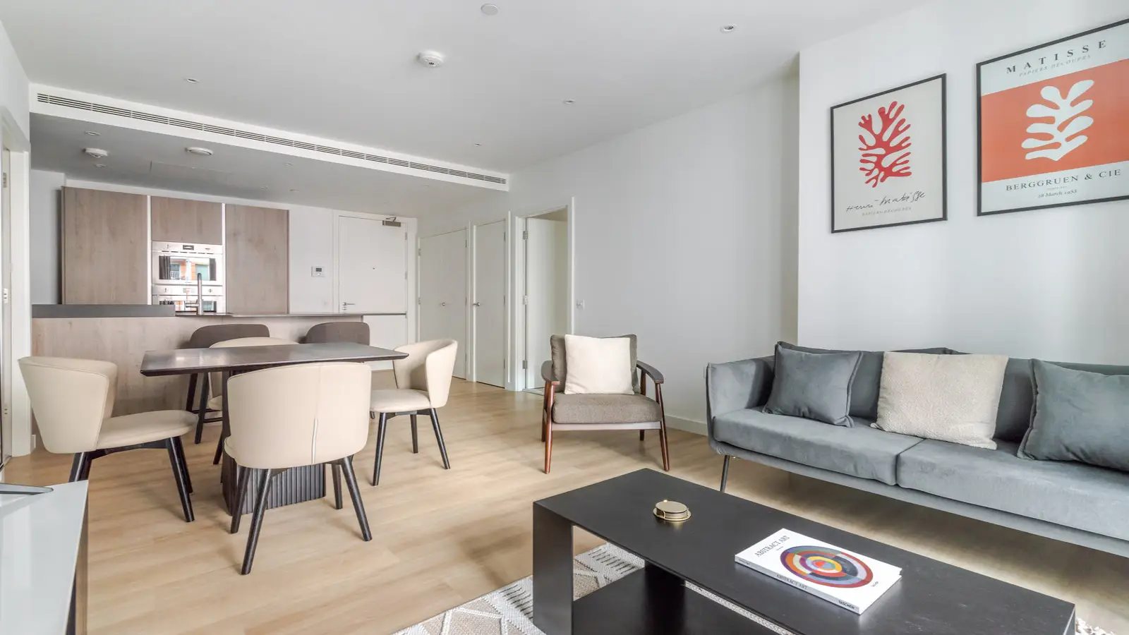 Flat Moat Street in Greater London