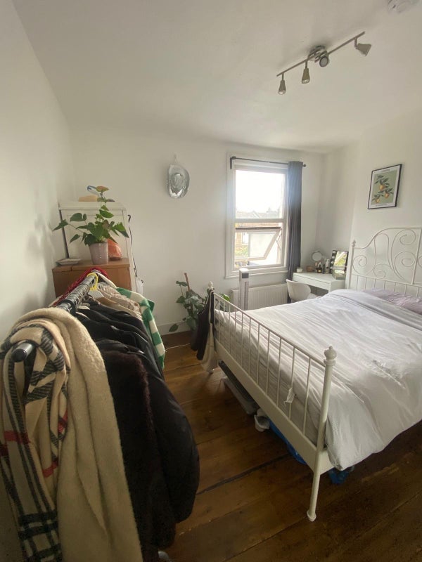 Room Fearon Street in Greater London