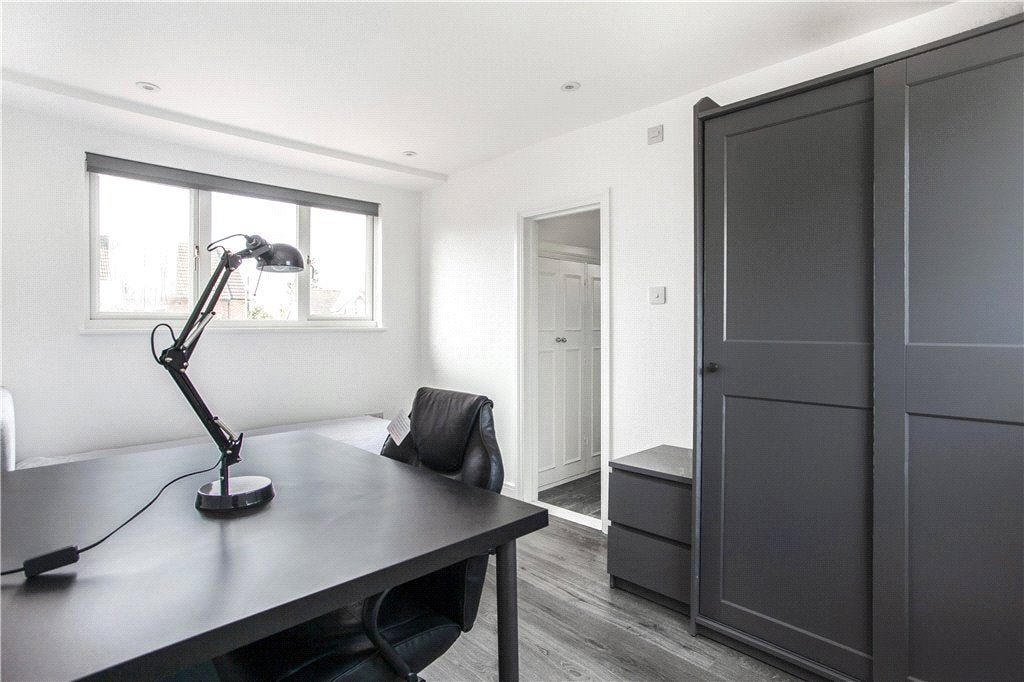 Flat Elmside in Guildford