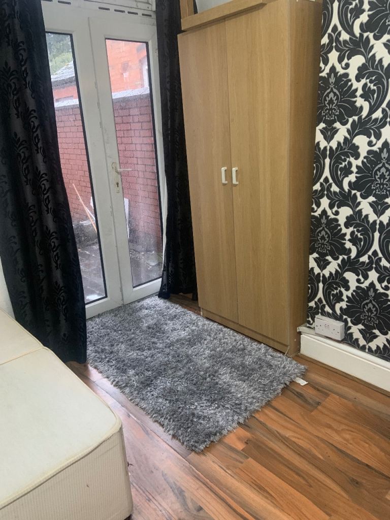 Flat Douglas Road in Birmingham