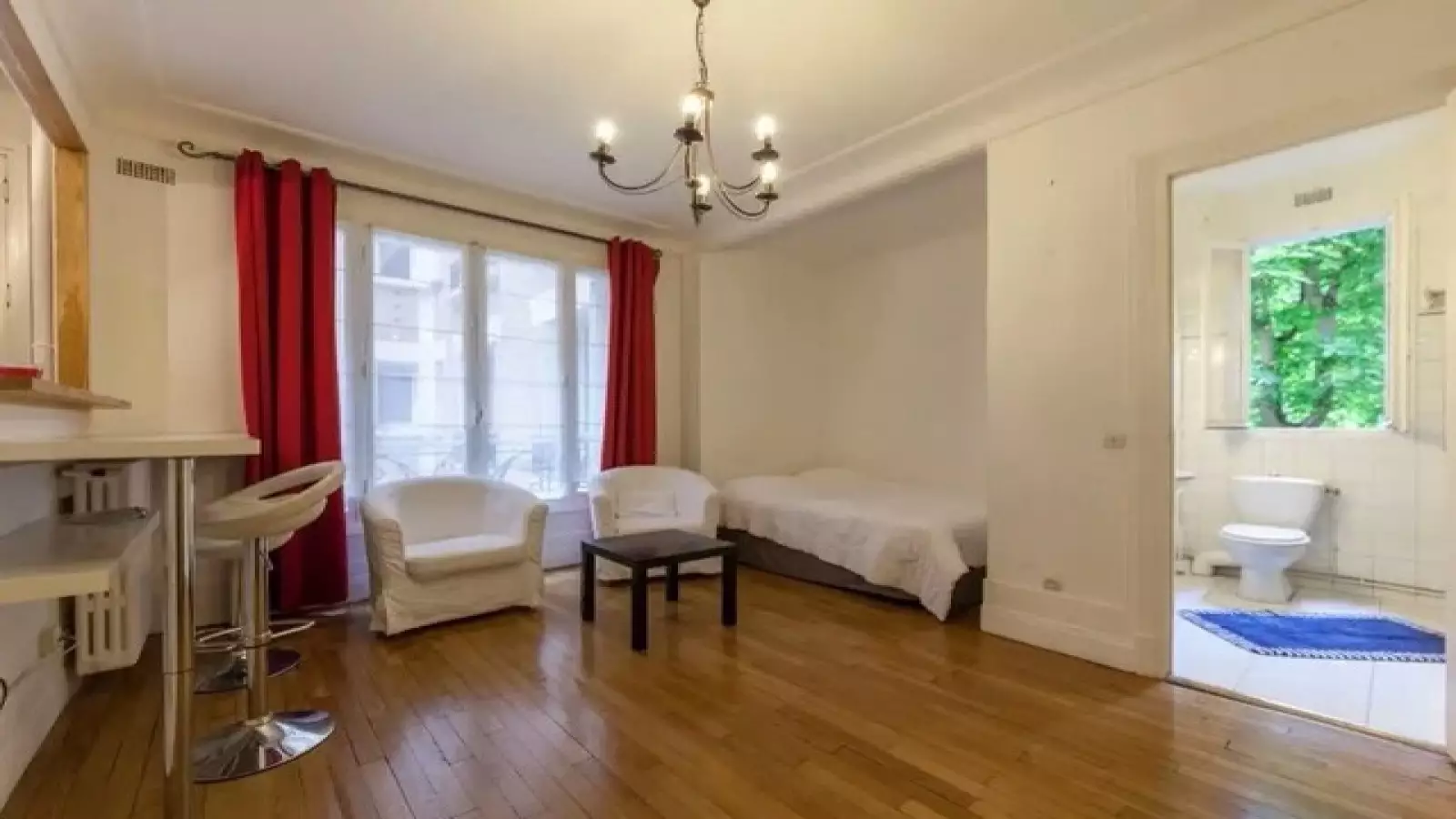 Flat Rue de Longchamp in Paris