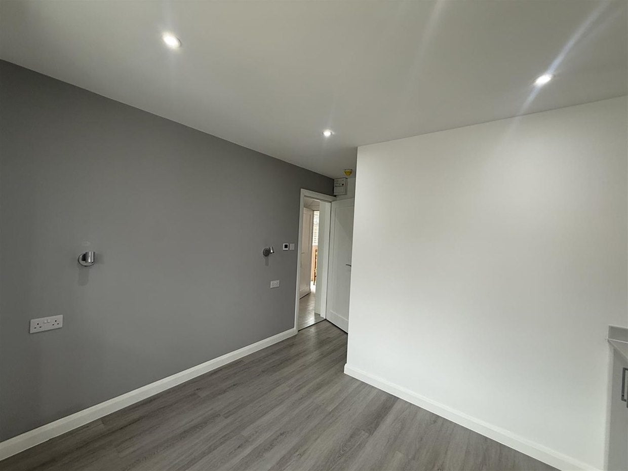 Room Sheffield Road in Slough