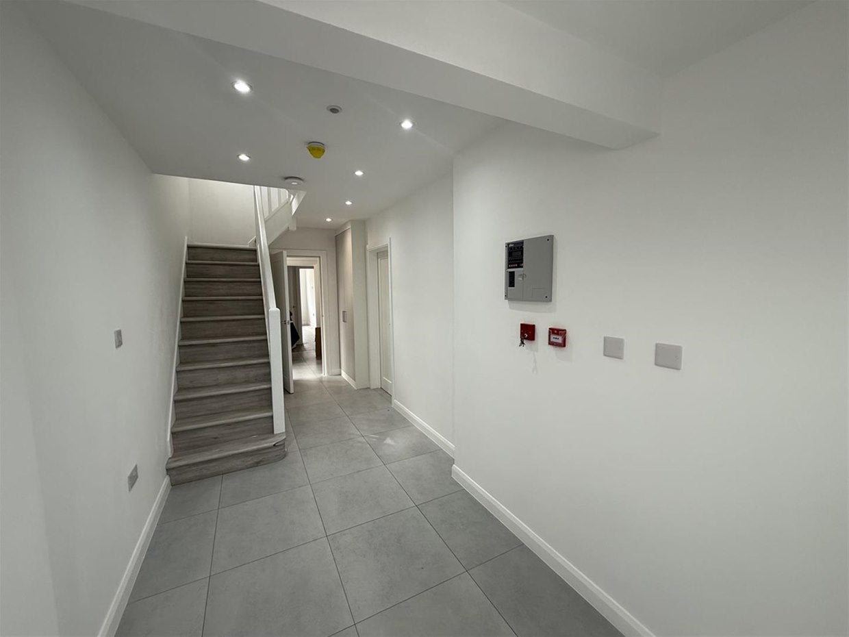 Room Sheffield Road in Slough