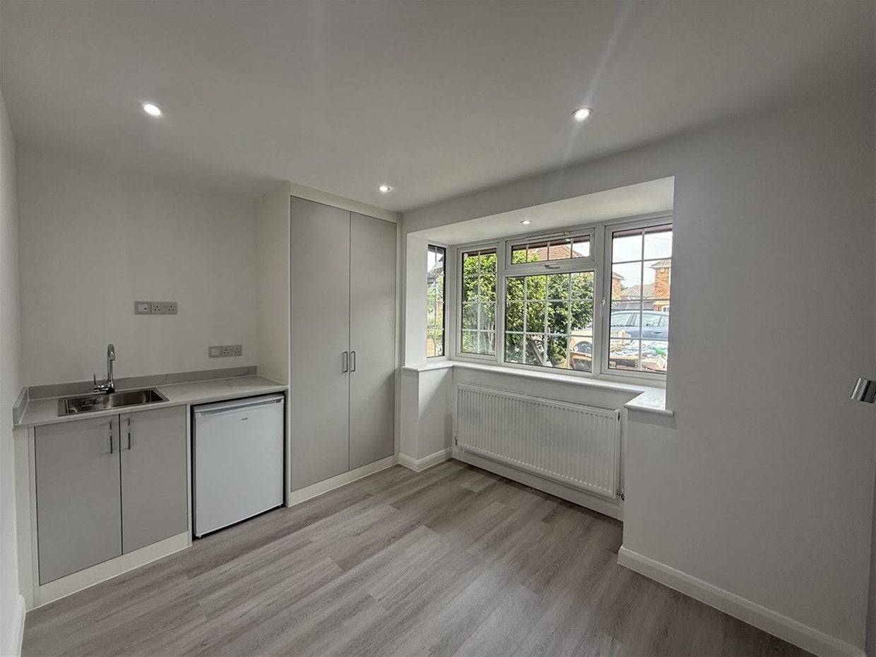 Room Sheffield Road in Slough