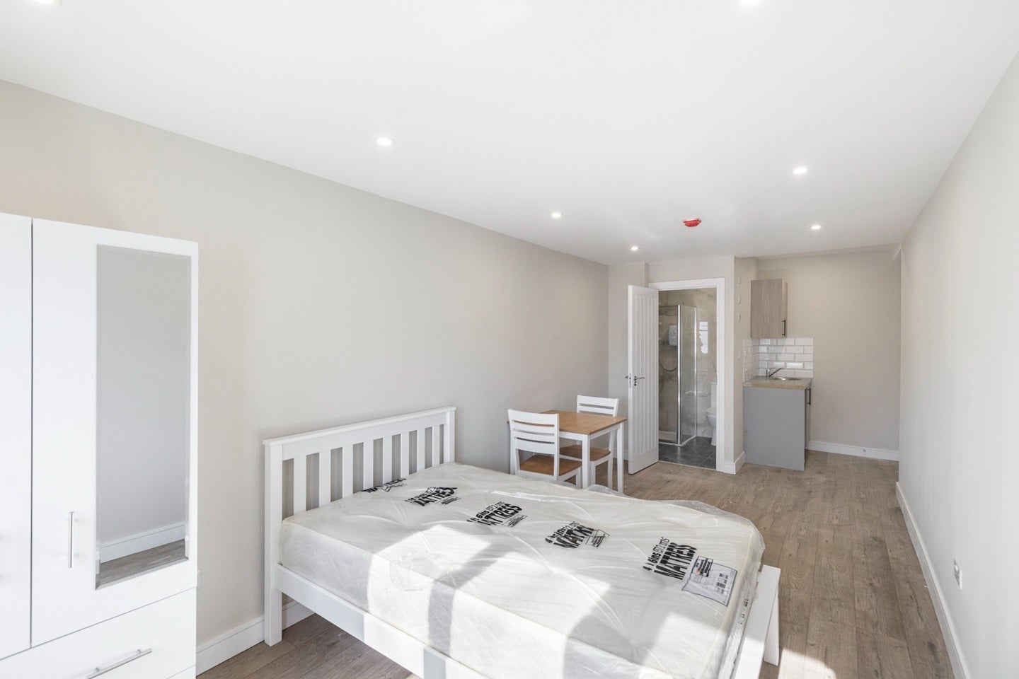 Room Barnett Wood Lane in Mole Valley