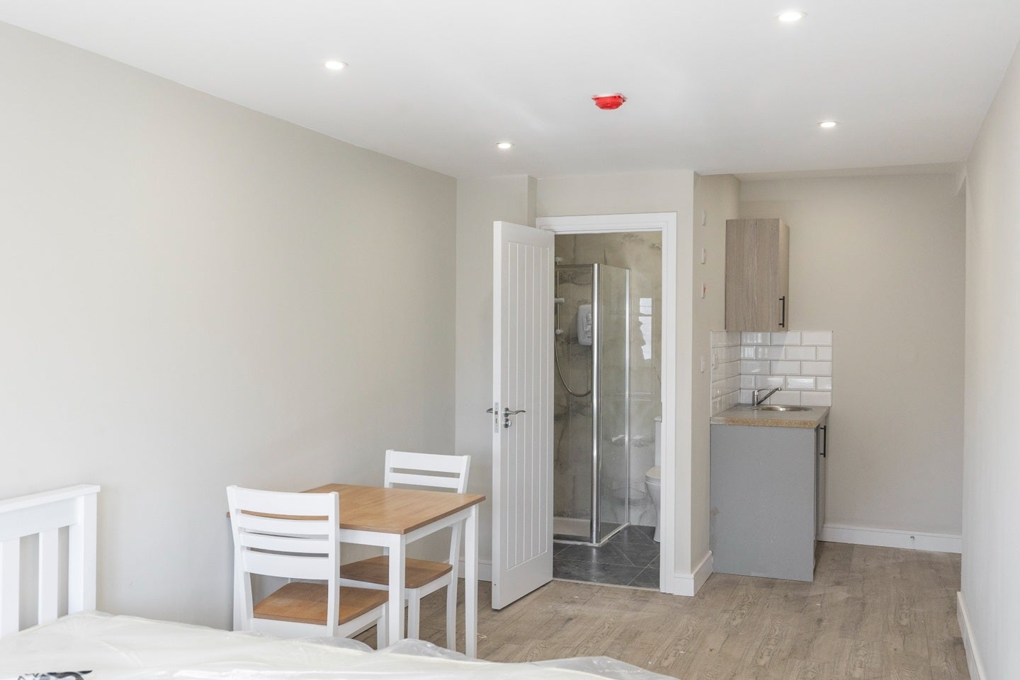 Room Barnett Wood Lane in Mole Valley