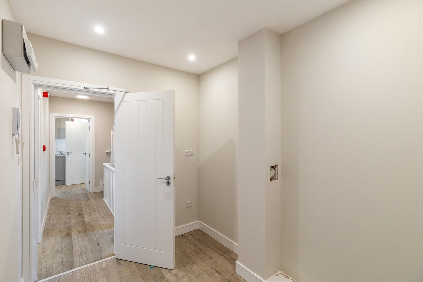 Room Barnett Wood Lane in Mole Valley