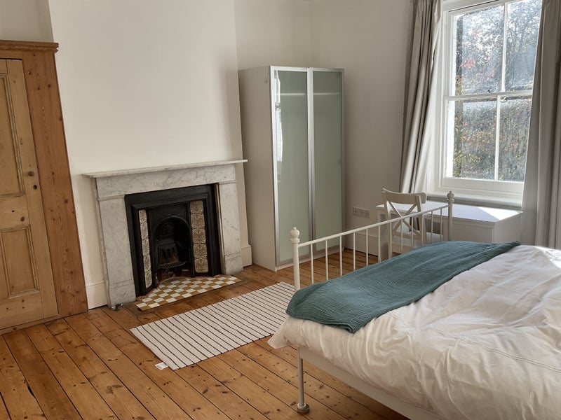 Room Onslow Gardens in Greater London