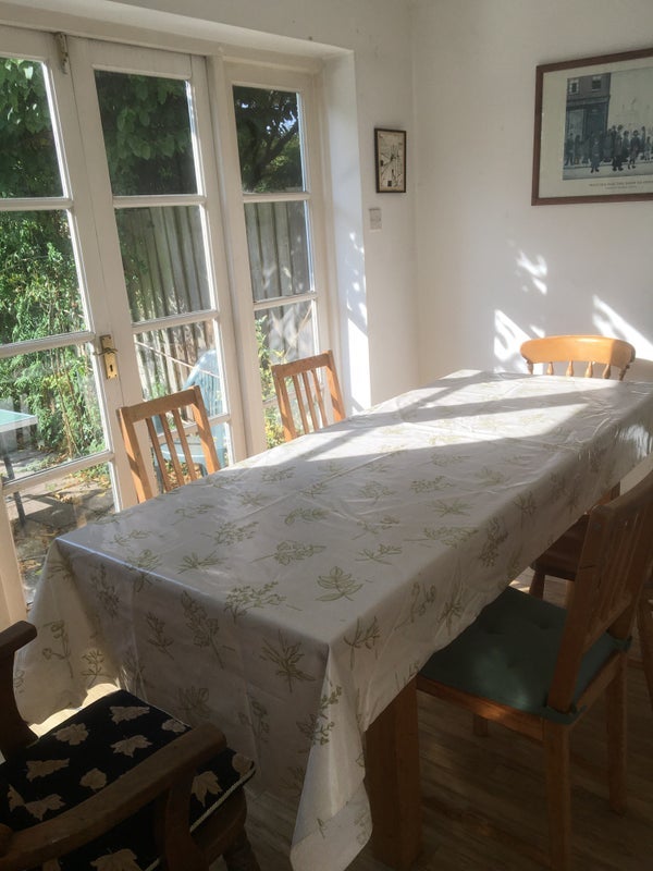 Room Onslow Gardens in Greater London