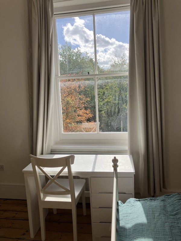 Room Onslow Gardens in Greater London