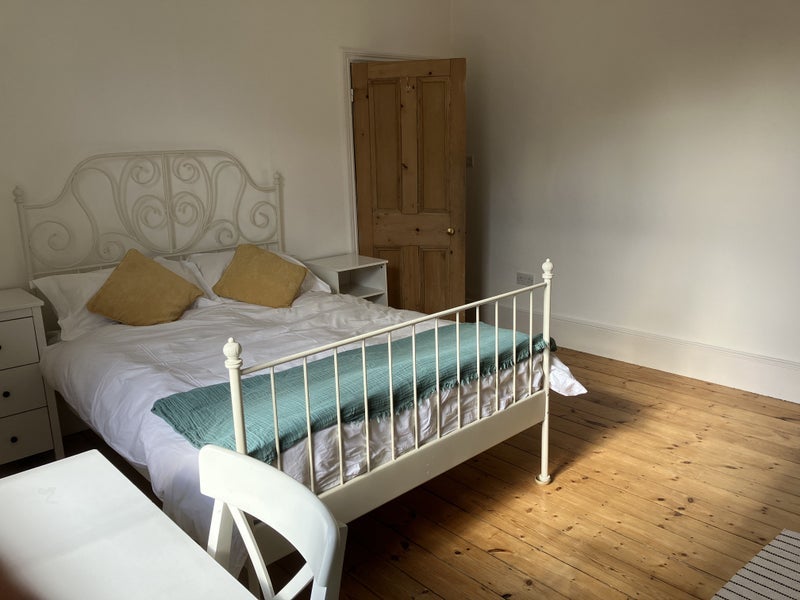 Room Onslow Gardens in Greater London