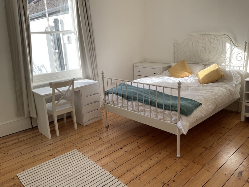 Room Onslow Gardens in Greater London