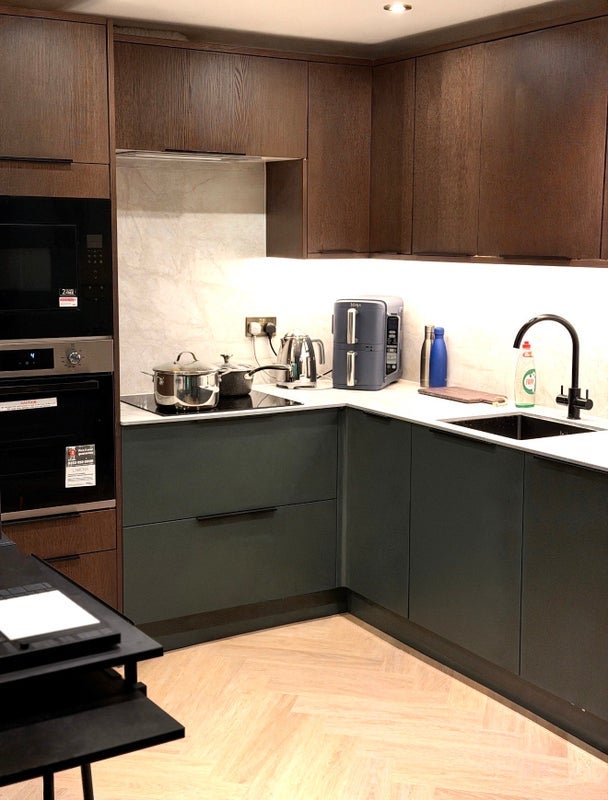 Flat Jardine Road in Greater London