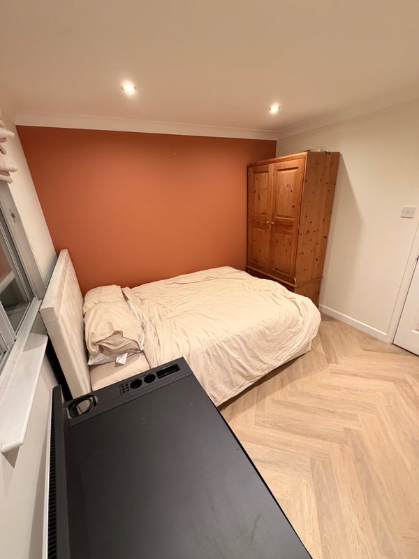 Flat Jardine Road in Greater London