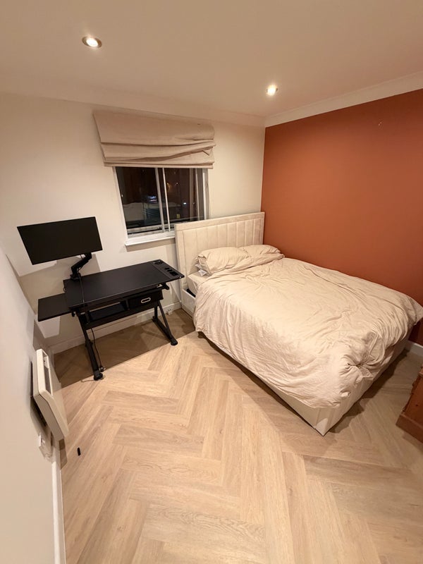 Flat Jardine Road in Greater London