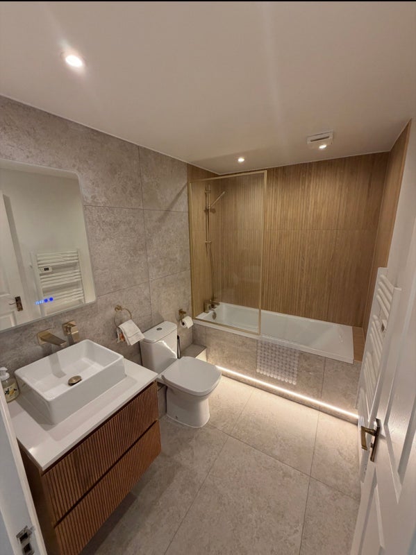 Flat Jardine Road in Greater London