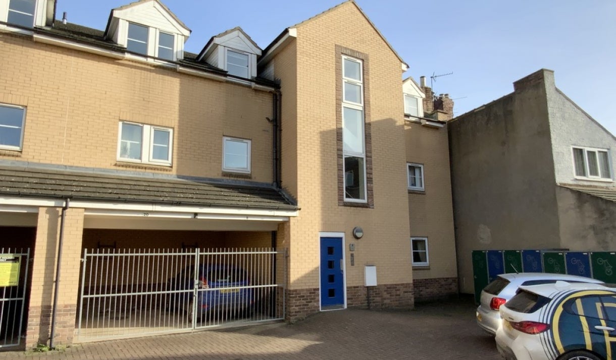 Flat Feversham Crescent in York