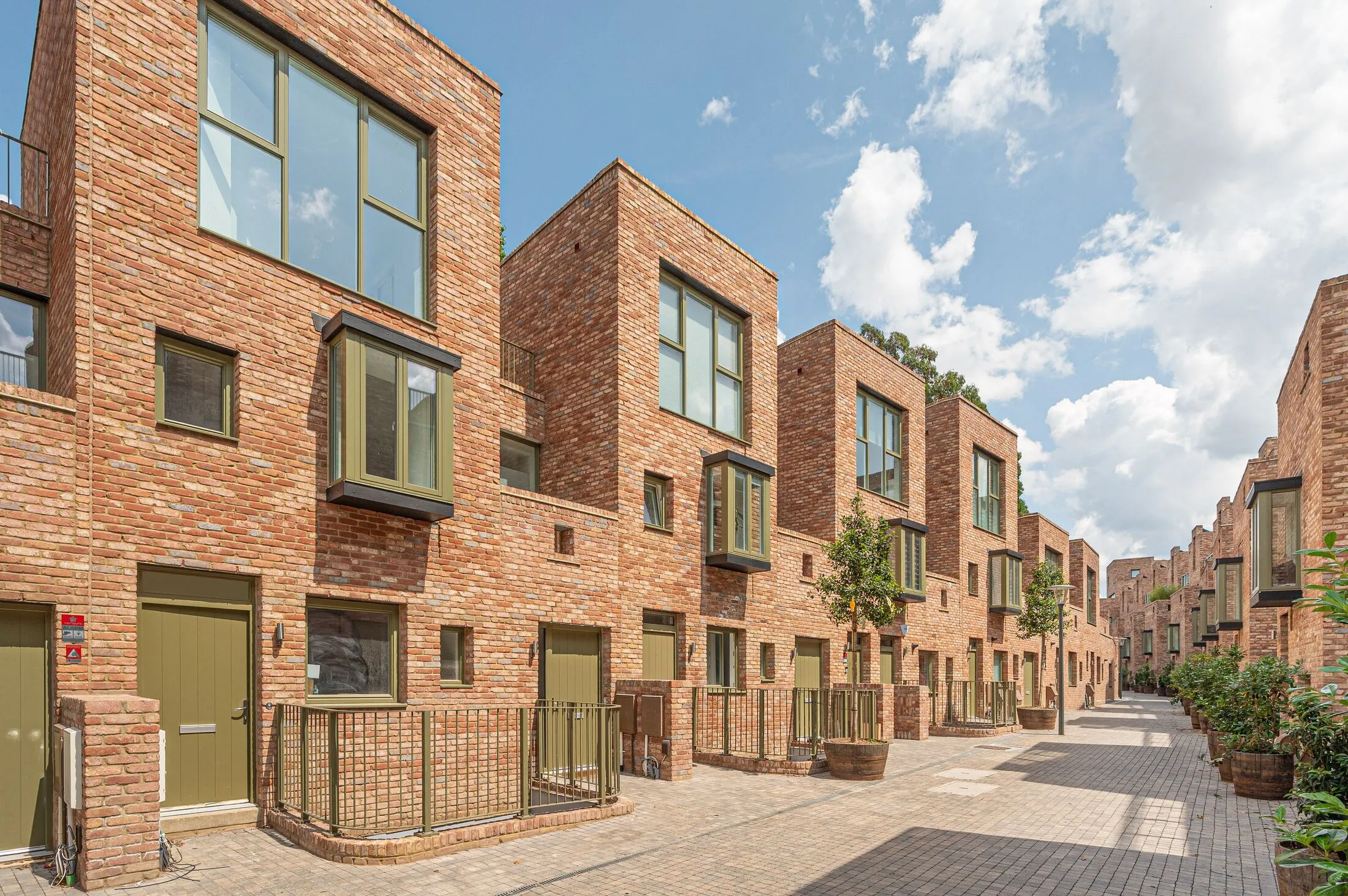 Flat Tillingbourne Gardens in Greater London