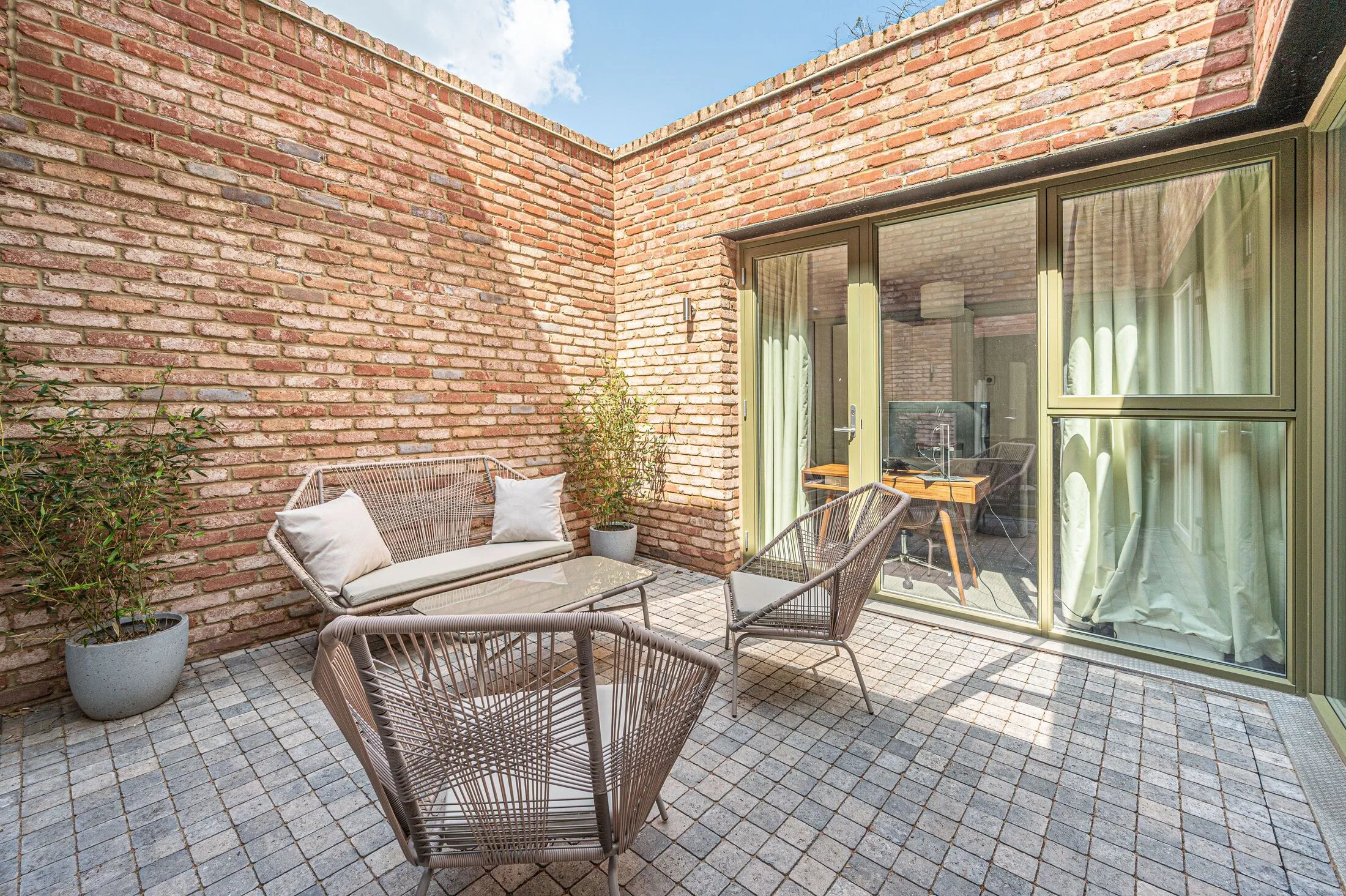 Flat Tillingbourne Gardens in Greater London