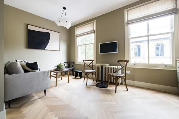 Flat Kensington Park Road in London