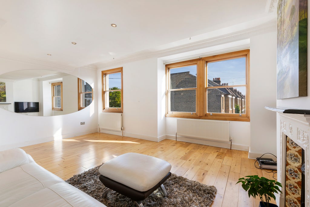 Flat Cecil Road in Greater London