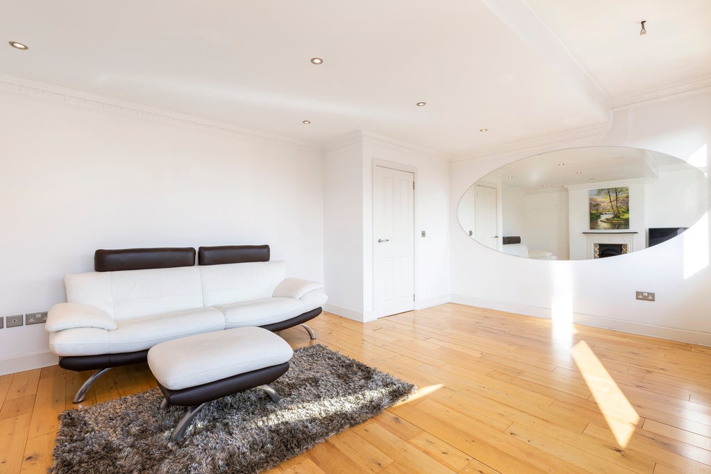 Flat Cecil Road in Greater London