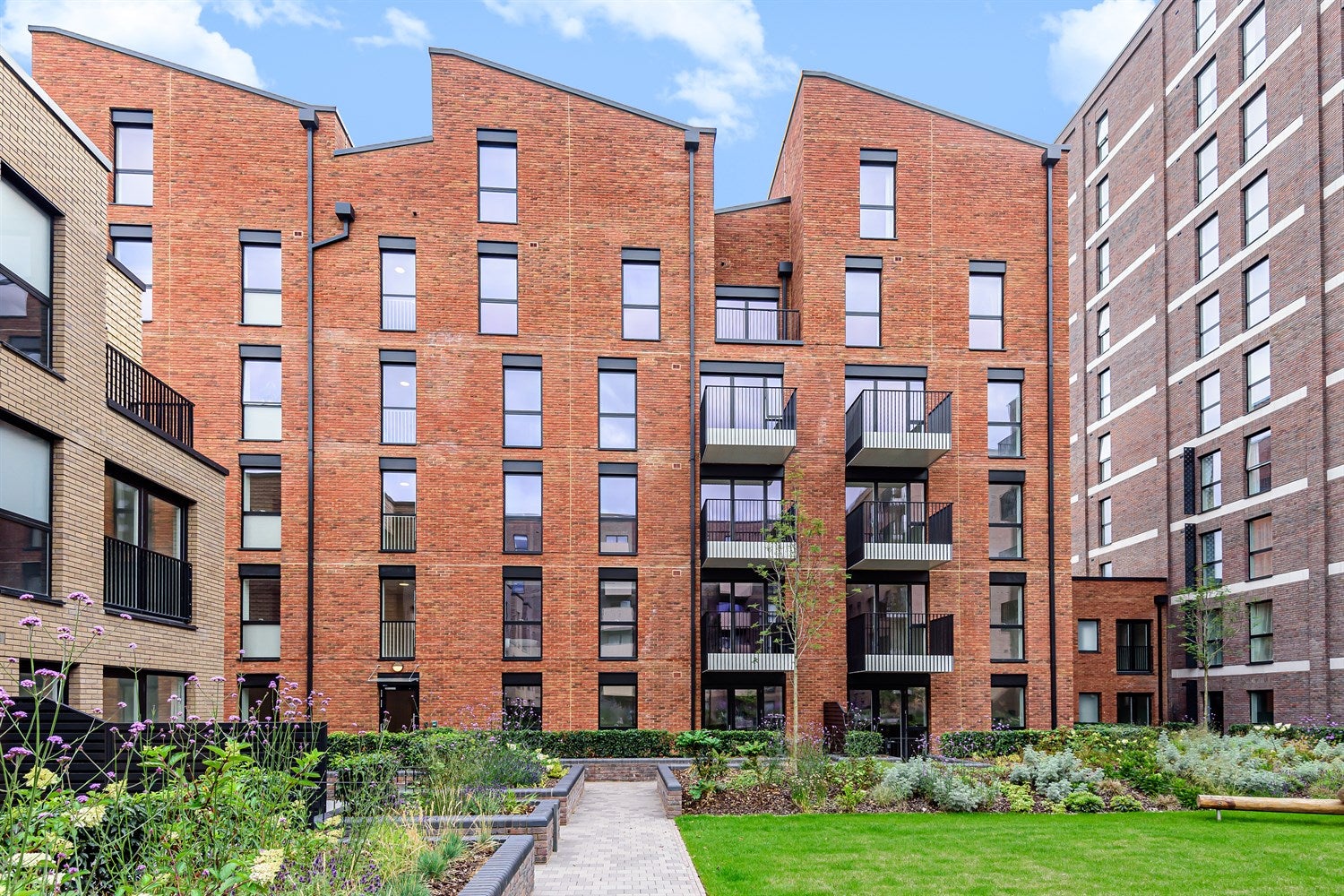 Flat Joseph Huntley Walk in Reading