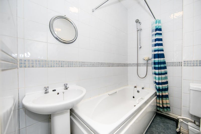 Room Lumley Avenue in Leeds