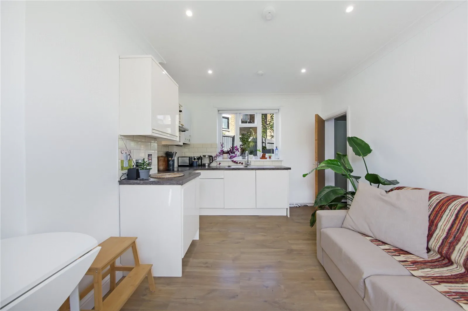 Flat Archdale Road in Greater London