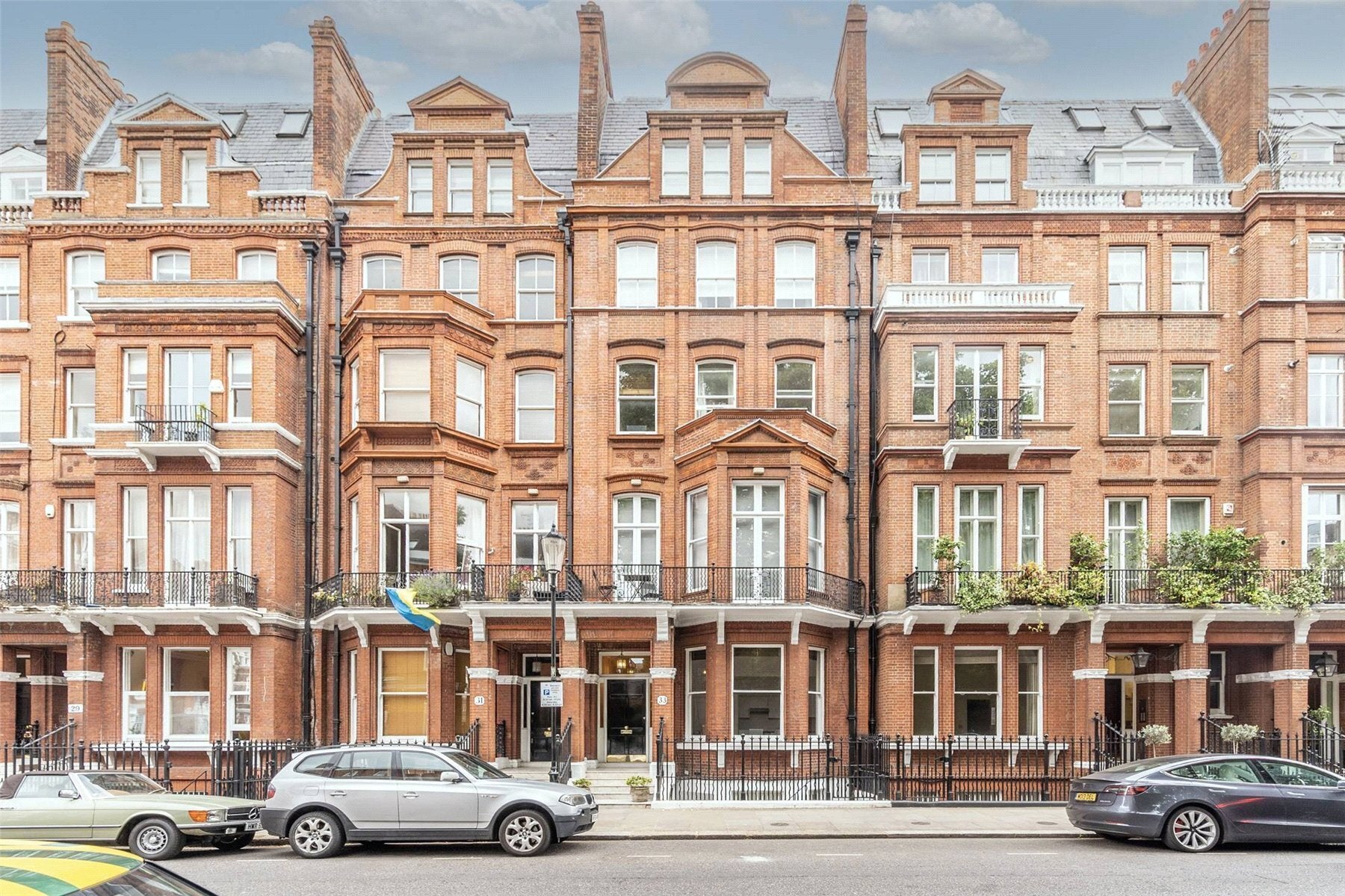 Flat Cranley Gardens in Greater London