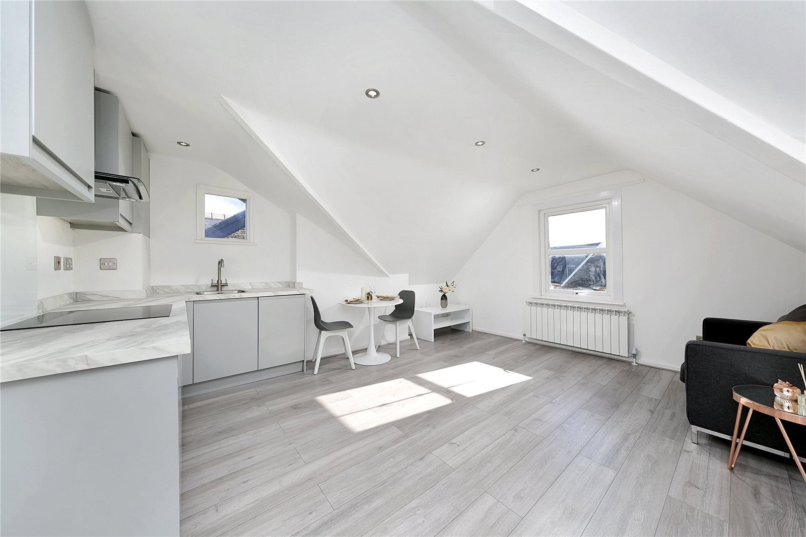 Flat Larkfield Road in Greater London