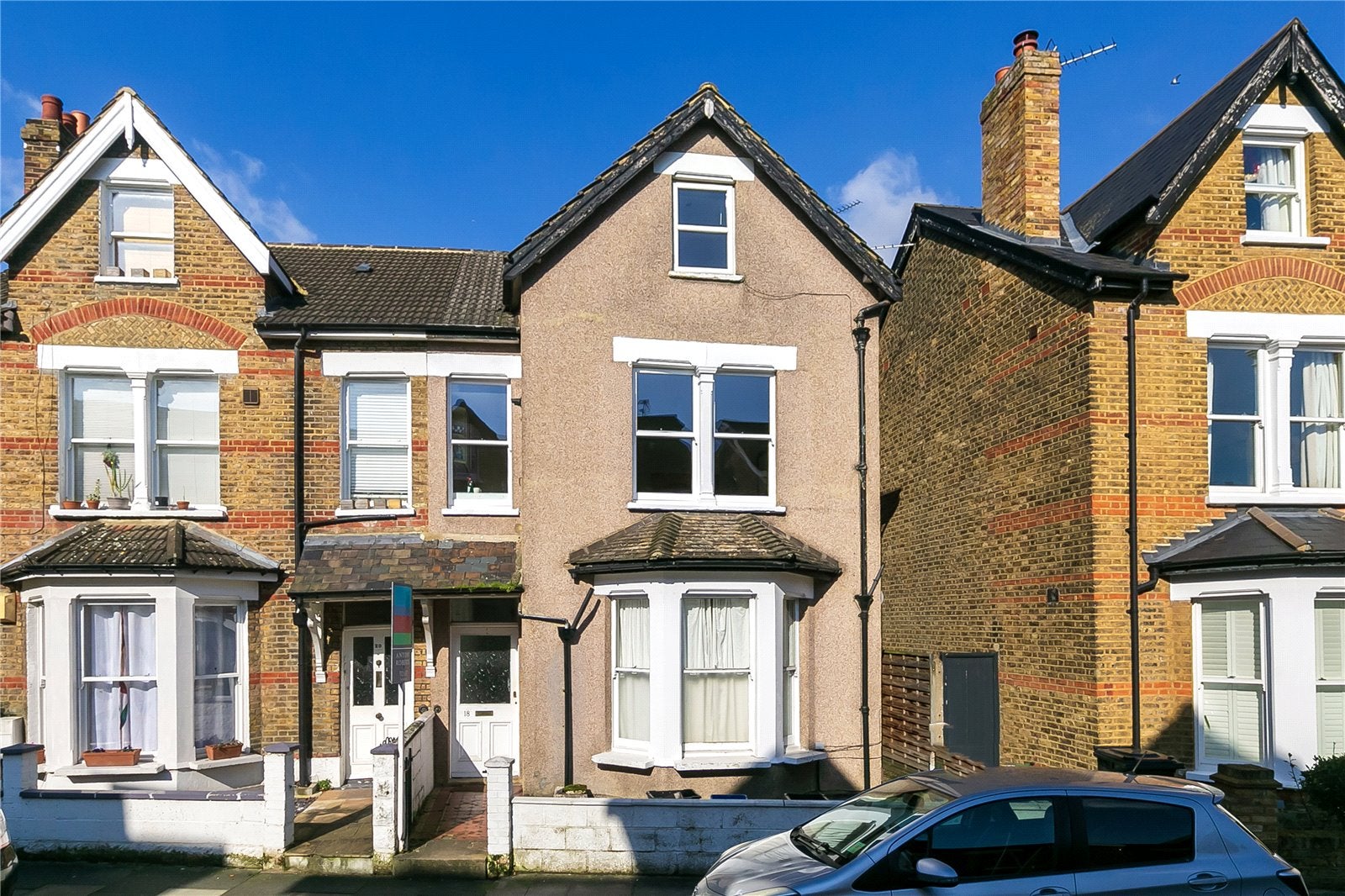 Flat Larkfield Road in Greater London