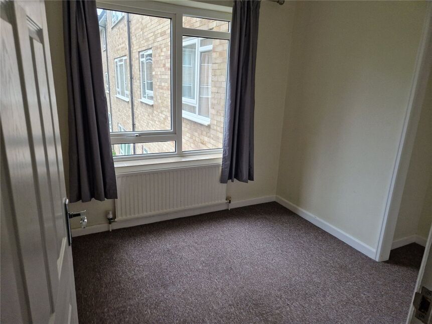 Flat Elizabeth Court in Watford