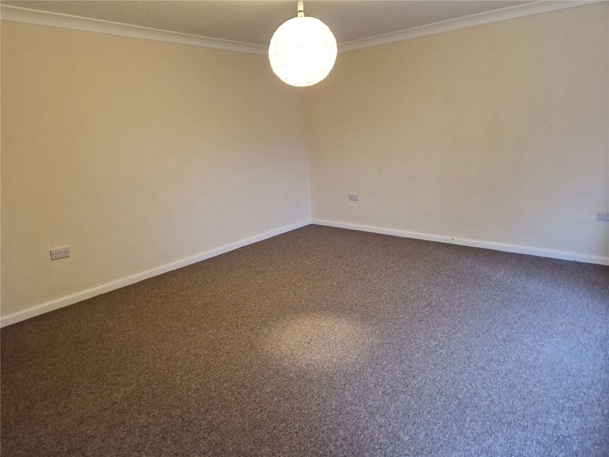 Flat Elizabeth Court in Watford