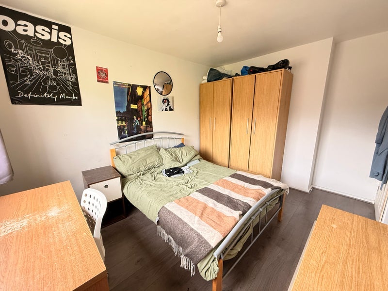 Flat Beaumont Square in Greater London