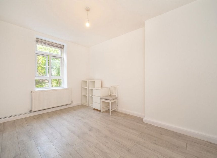 Flat Kingsmead Way in Greater London