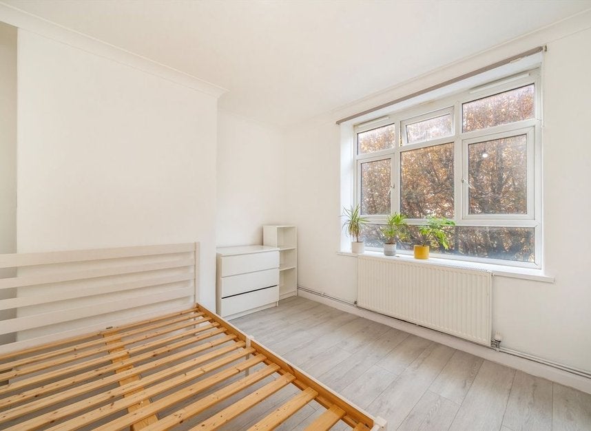 Flat Kingsmead Way in Greater London