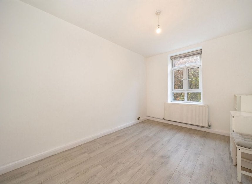 Flat Kingsmead Way in Greater London