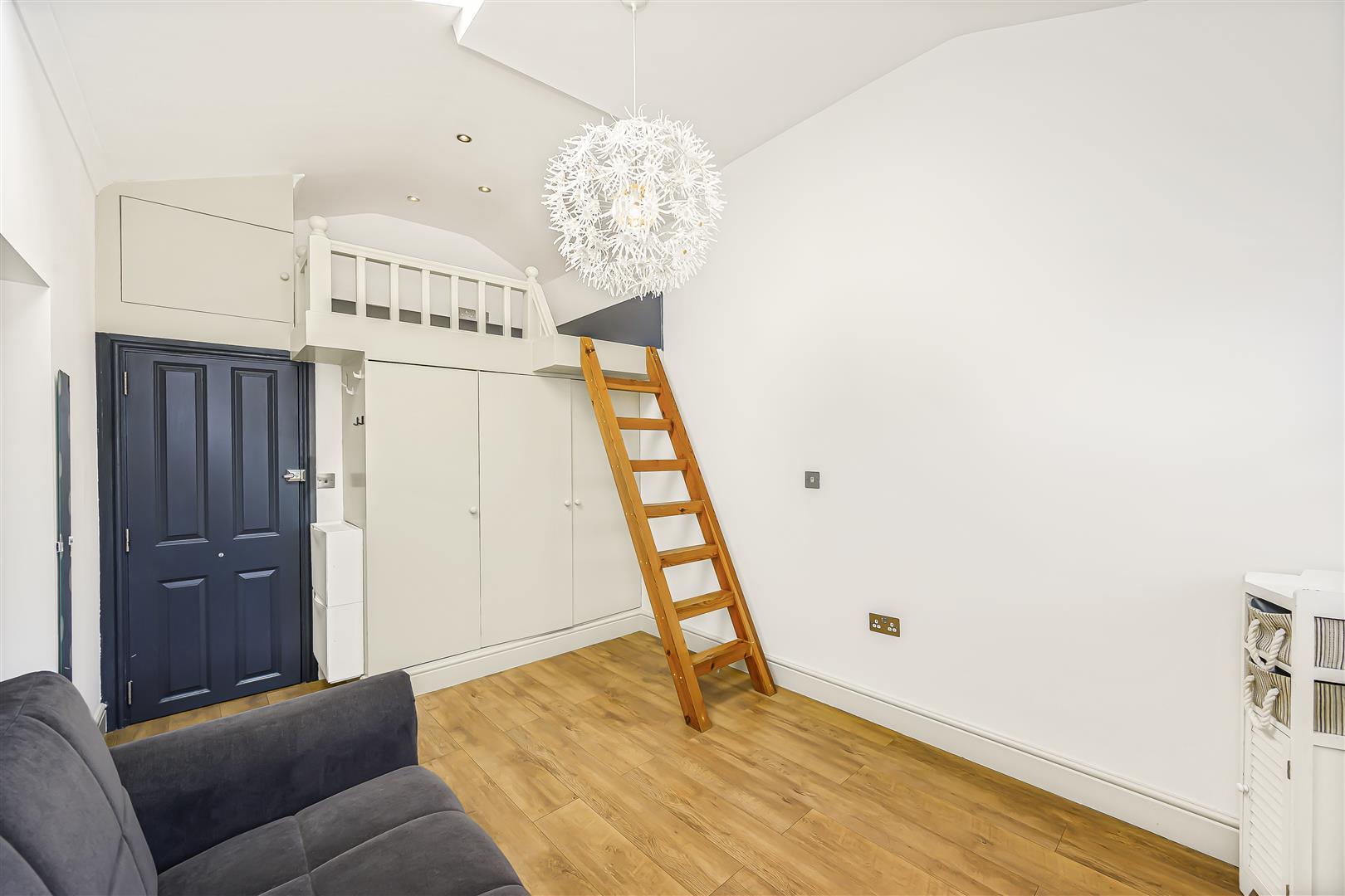 Flat Chingford Road in Greater London
