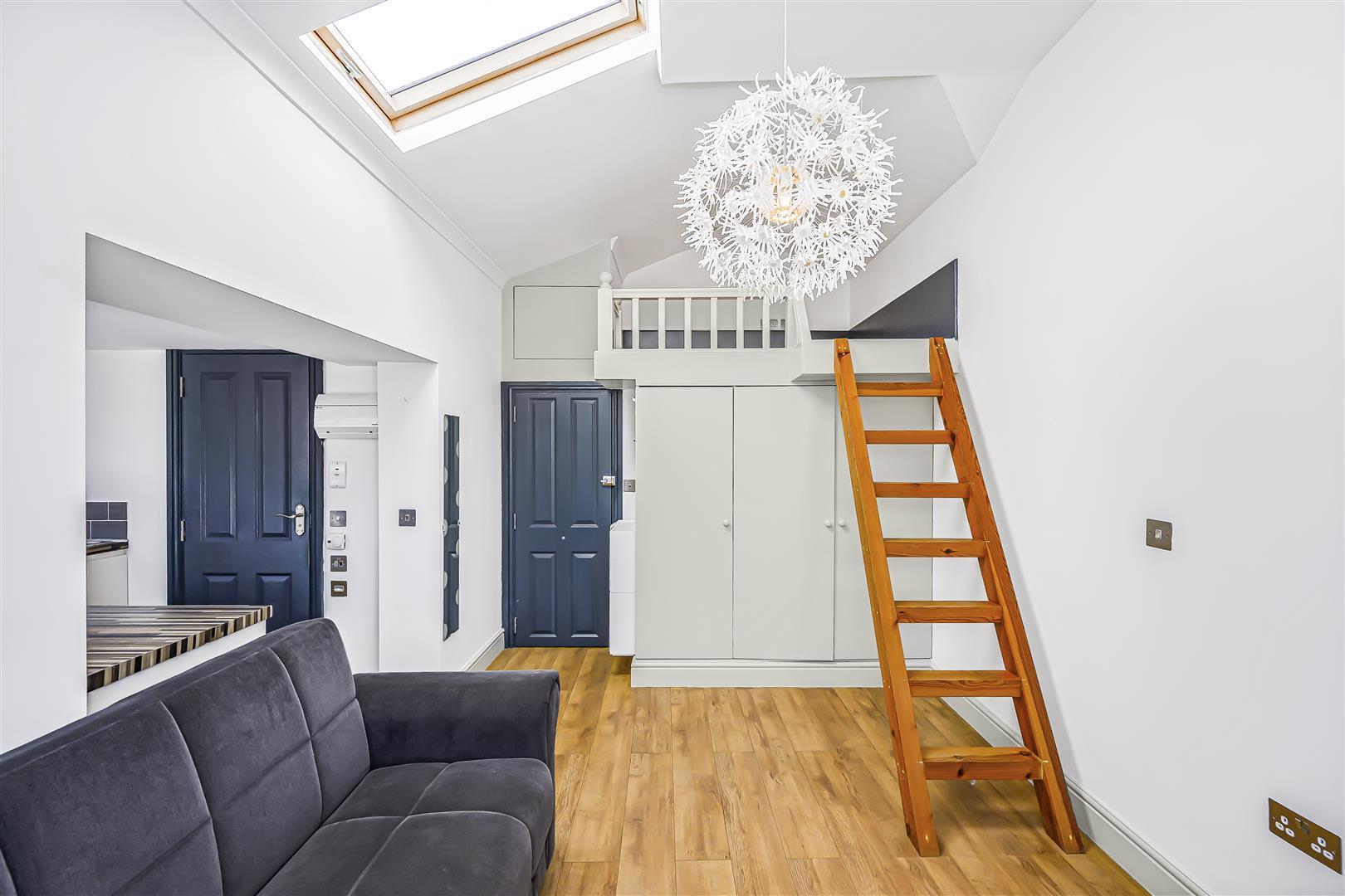 Flat Chingford Road in Greater London