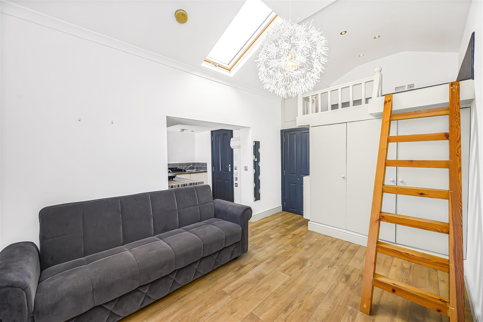 Flat Chingford Road in Greater London